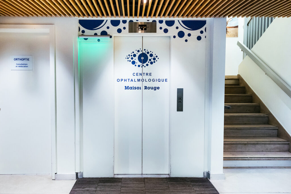 Ascenseur disponible au sein du Centre Ophtalmologique Maison Rouge de Strasbourg