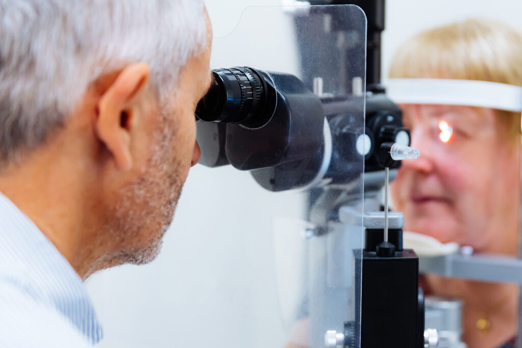 surveillance régulière du fond d'oeil