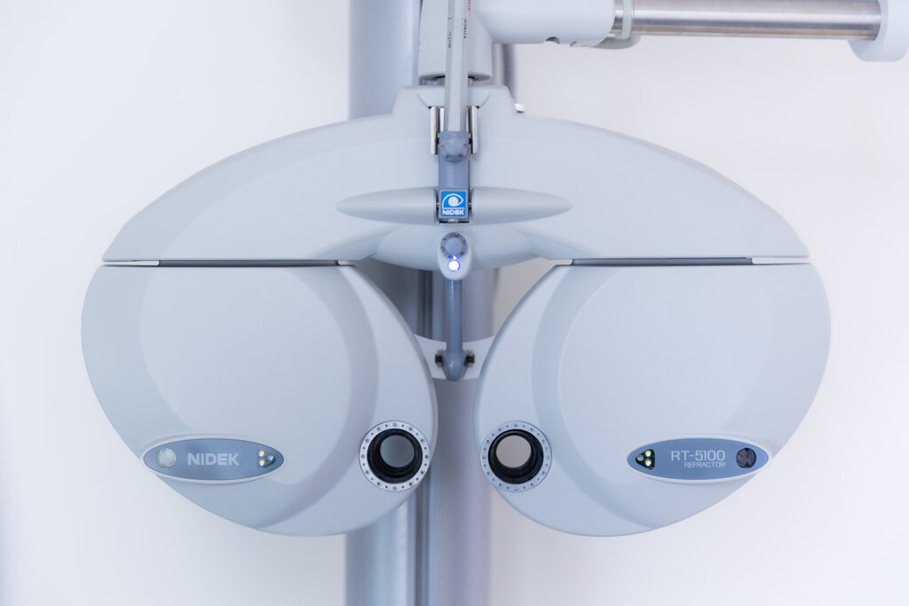 Phoroptère utilisé pour mesurer la réfraction de l’œil