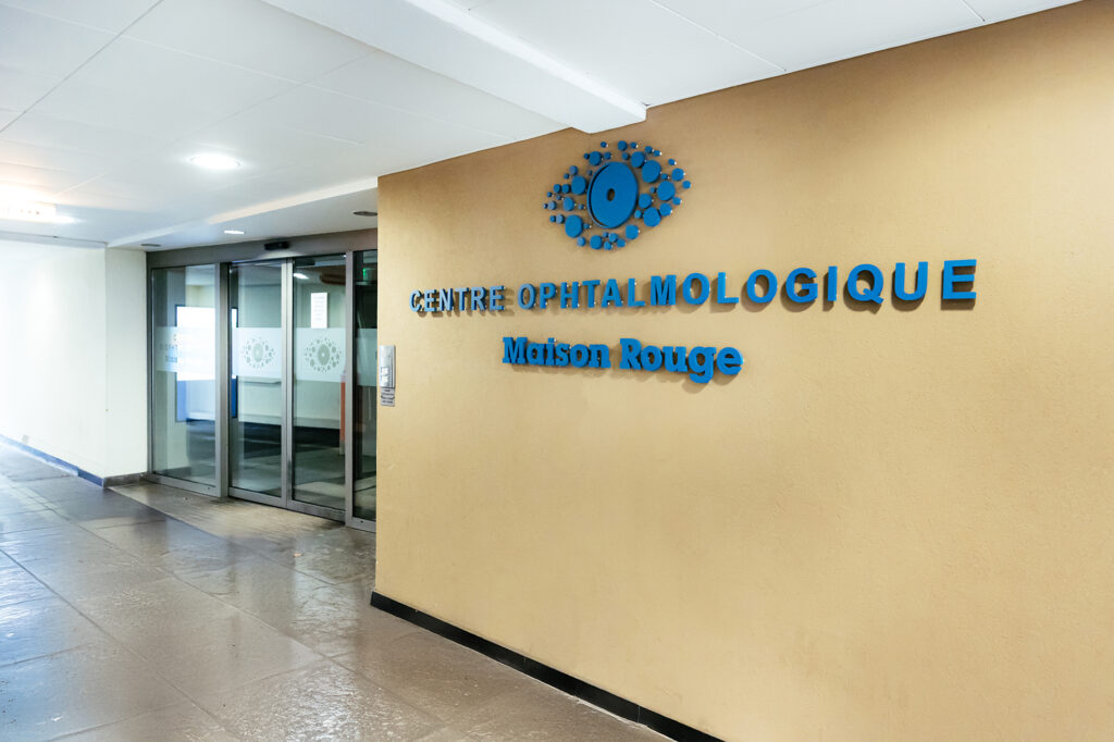 Entrée principale du Centre ophtalmologique Maison Rouge situé à Strasbourg centre